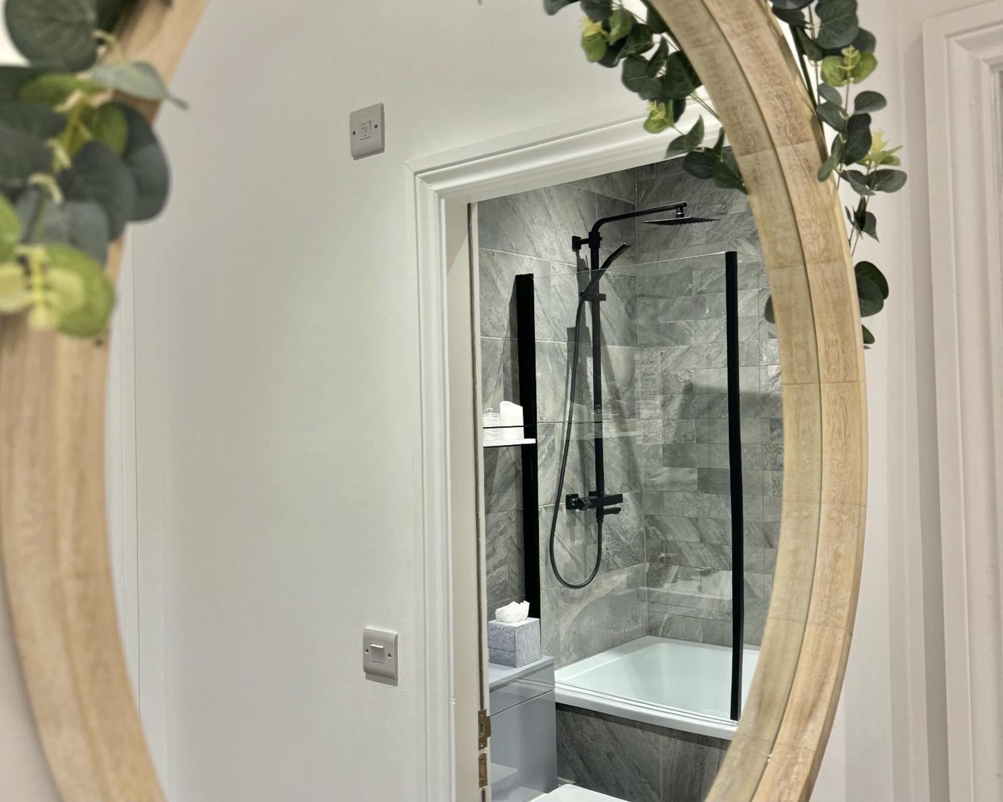 The Yorkshire Crown - Luxury Apartment - Free Parking Nearby Харрогейт Экстерьер фото
