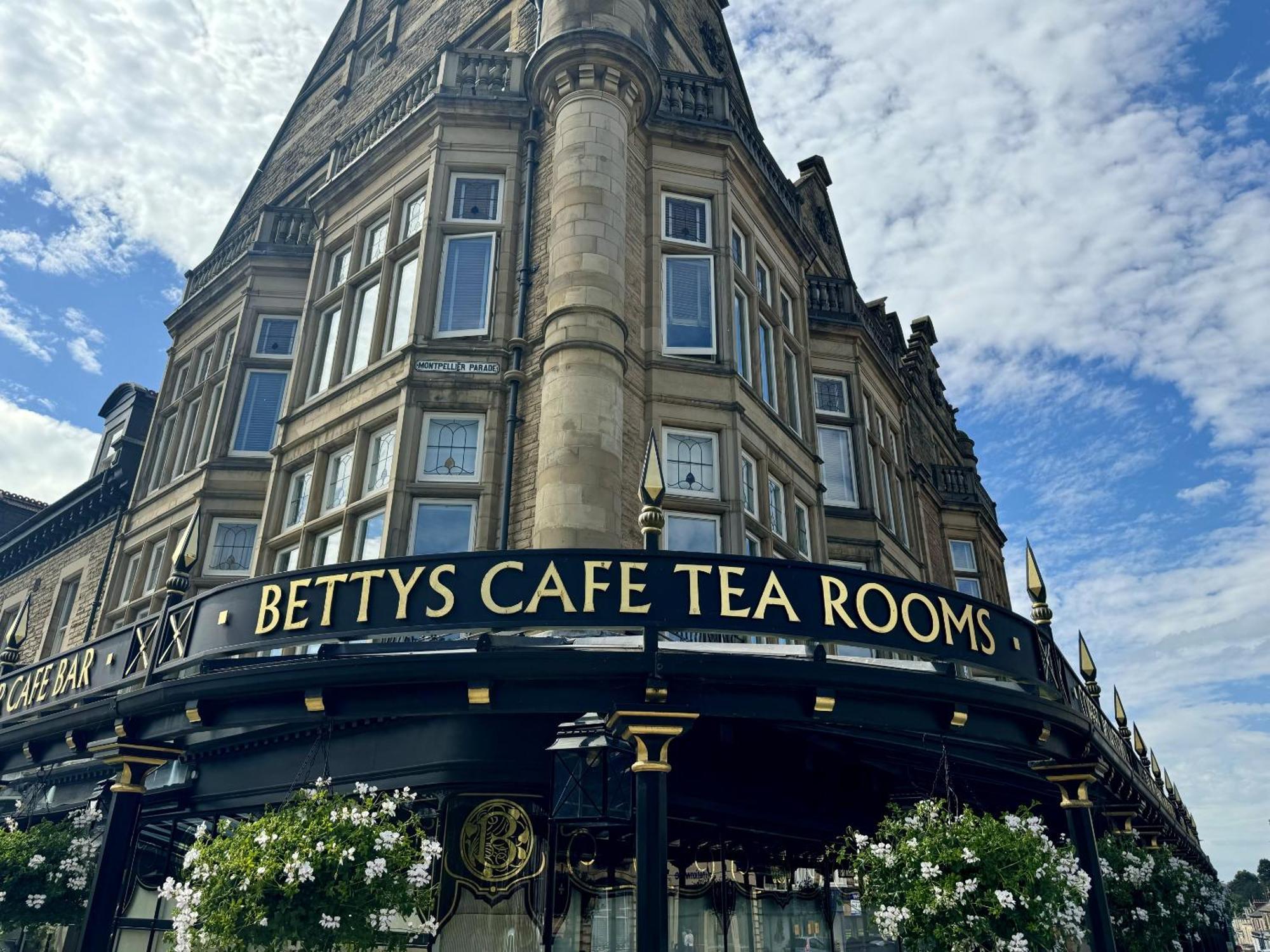 The Yorkshire Crown - Luxury Apartment - Free Parking Nearby Харрогейт Экстерьер фото