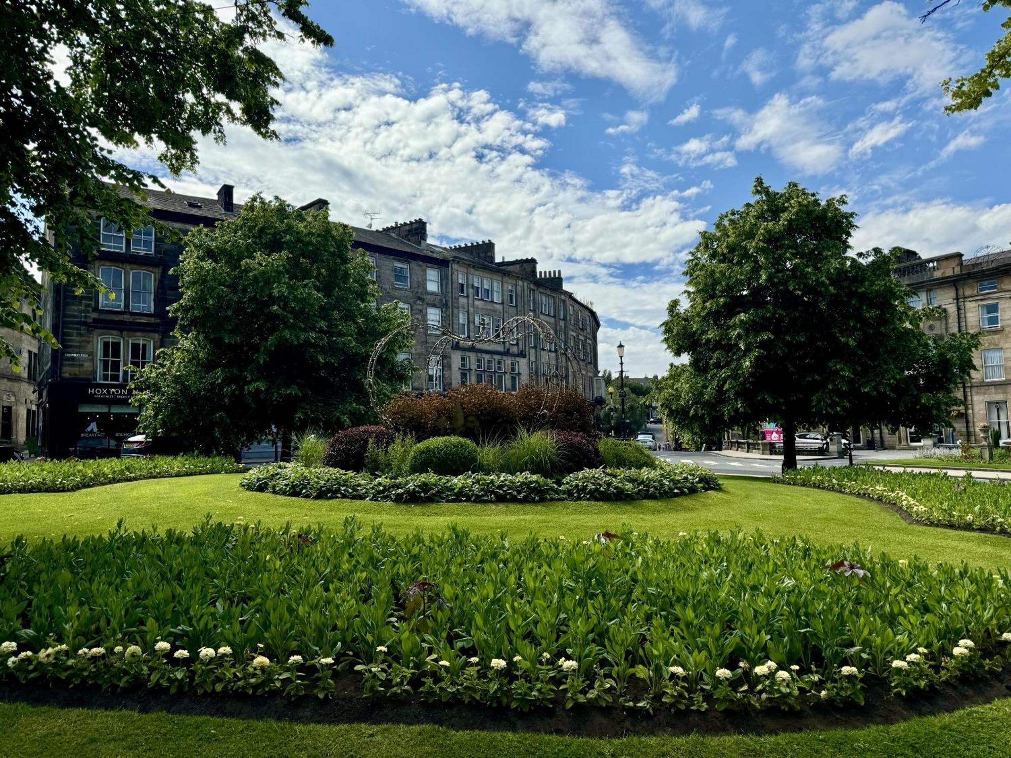 The Yorkshire Crown - Luxury Apartment - Free Parking Nearby Харрогейт Экстерьер фото